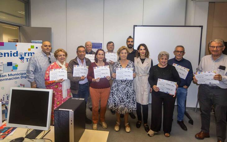 Más de 100 personas concluyen con éxito los primeros cursos del Benidorm TIC.