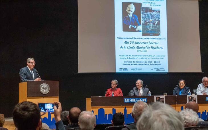 Toni Pérez pone en valor el impulso del maestro a la cultura y a proyectos como el Conservatorio o el Curso de Música.