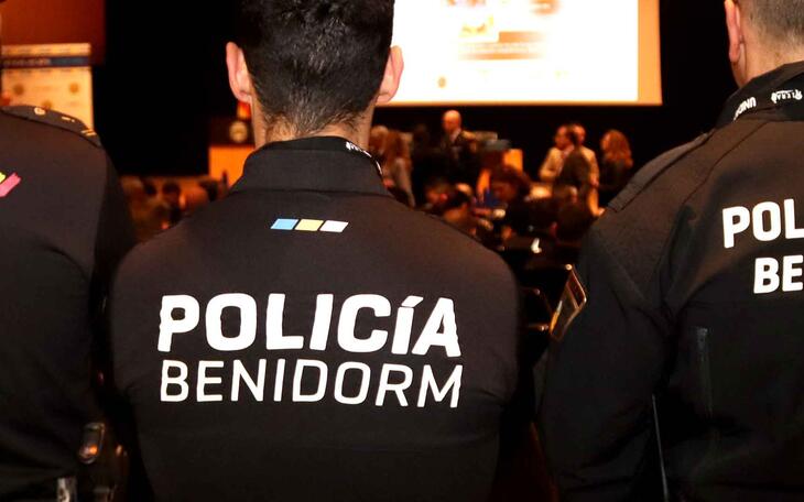 La solidaridad de la Policía Local de Benidorm con los más desfavorecidos en Navidad