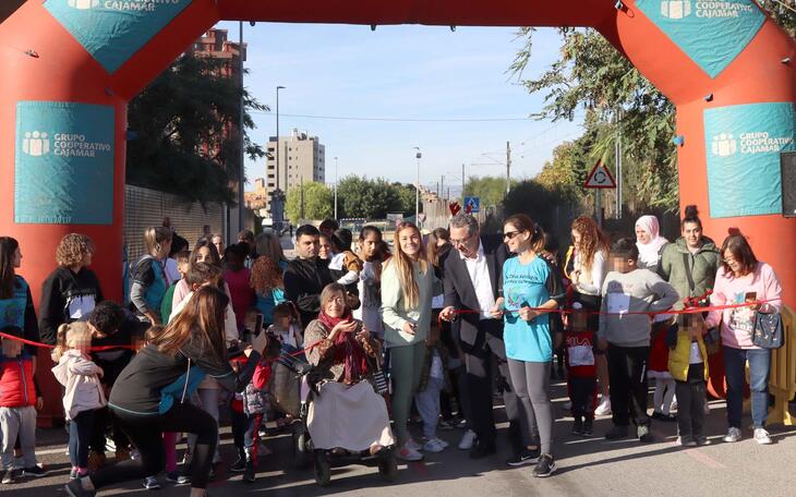 El alumnado del CEIP Puig Campana corre por Asmibe