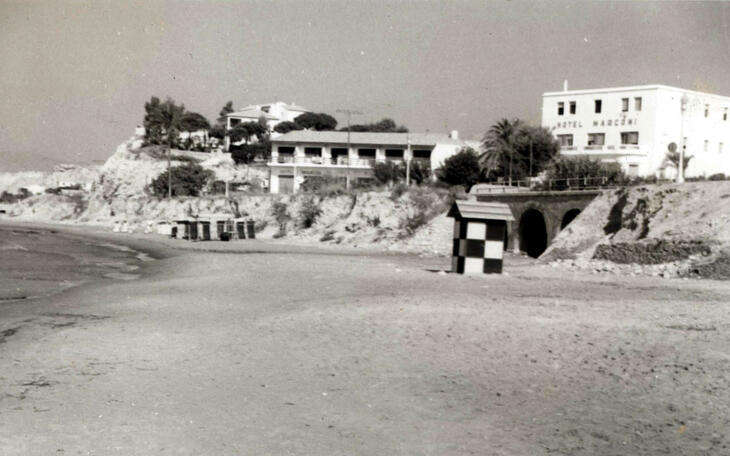 Al fondo, el hotel Marconi.
