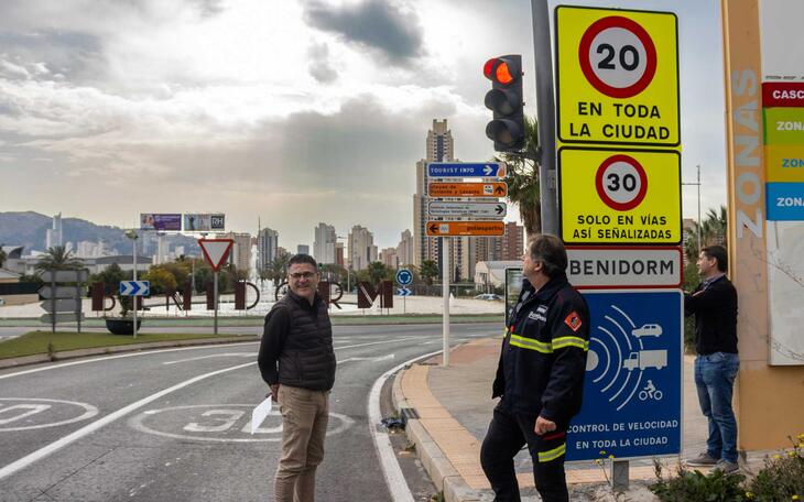 Benidorm implanta un sistema que detiene el tráfico y permite la incorporación de los vehículos de bomberos