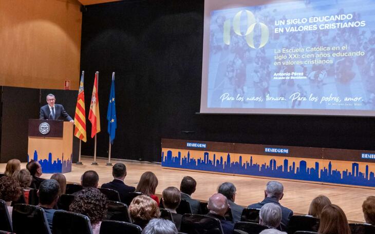 Centenario de la presencia en Benidorm de las HHDC