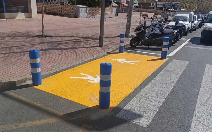 Benidorm ejecuta actuaciones para mejorar la fluidez del tráfico y la seguridad peatonal en Semana Santa.