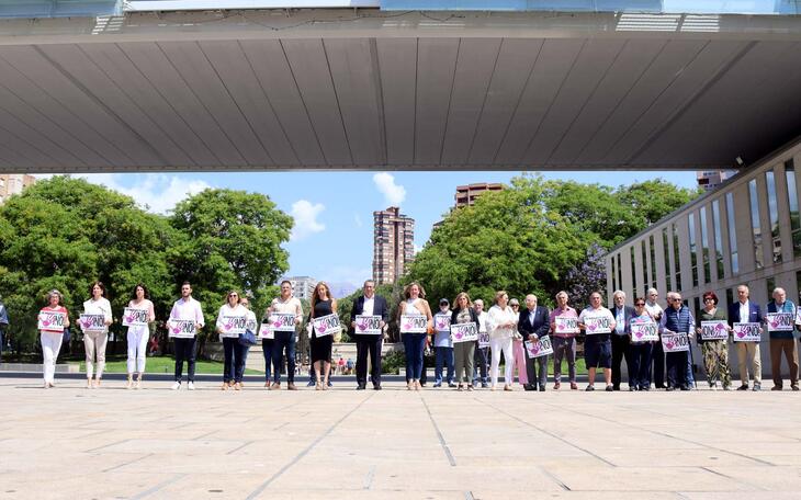 Minuto de silencio en el Ayuntamiento de Benidorm.