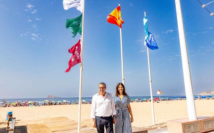 Las playas de Benidorm lucen sus distintivos de calidad, obtenidos tras superar las auditorías más exigentes