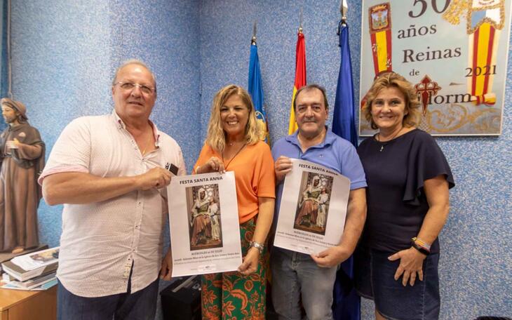 Mariló Cebreros y miembros de la Comissió de Santa Anna. 
