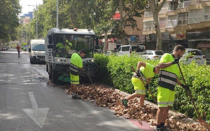 Benidorm desarrolla durante el verano una campaña extraordinaria de limpieza viaria en todos los barrios