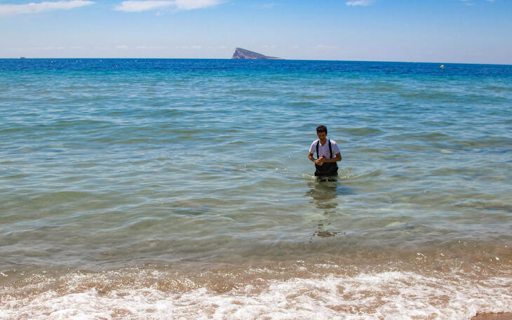 Toma de muestras en playa de Benidorm