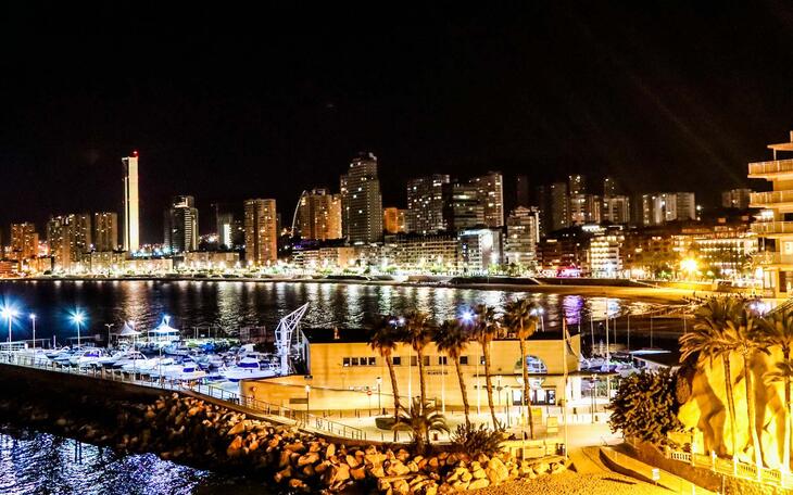 Benidorm resuelve la primera tanda de ayudas para colaborar con los gastos de las entidades empresariales
