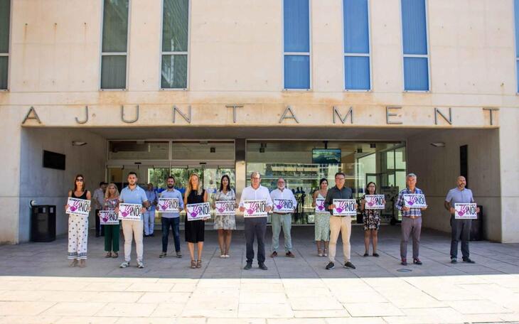 Minuto de silencio en el Ayuntamiento de Benidorm.