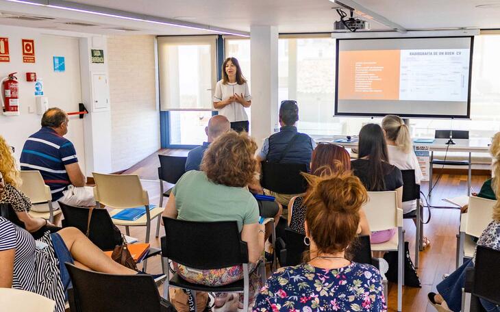 Empleo duplica los fondos para impulsar proyectos emprendedores en Benidorm 