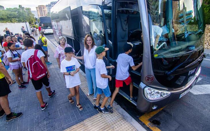 El ‘Programa Verano’ de Juventud finaliza con una excursión al Castell de Guadalest
