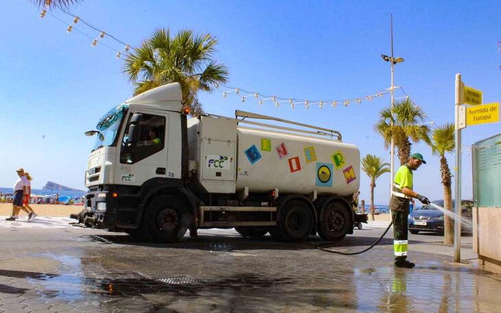 Benidorm diseña un plan de baldeo reutilizando el agua de piscinas privadas