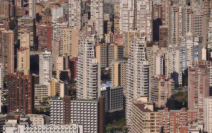 El Centro Cultural acoge una muestra fotográfica que pone el valor el urbanismo de Benidorm