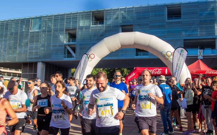 Javier Jordá, concejal de Deportes, toma la salida de la 5K.