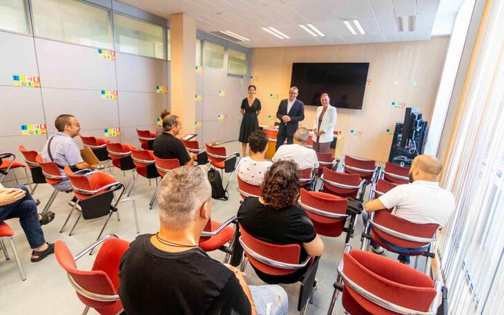 El Ayuntamiento contrata a nueve personas con distintas capacidades para labores de atención al público en centros municipales 