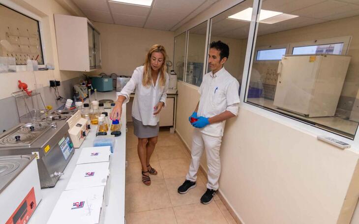 El Laboratorio Municipal analiza los menús escolares y las cocinas de los centros educativos de Benidorm