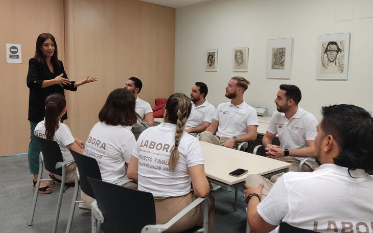 Benidorm refuerza la atención al público y la gestión administrativa en varios departamentos con alumnado del programa ‘T’Avalem’