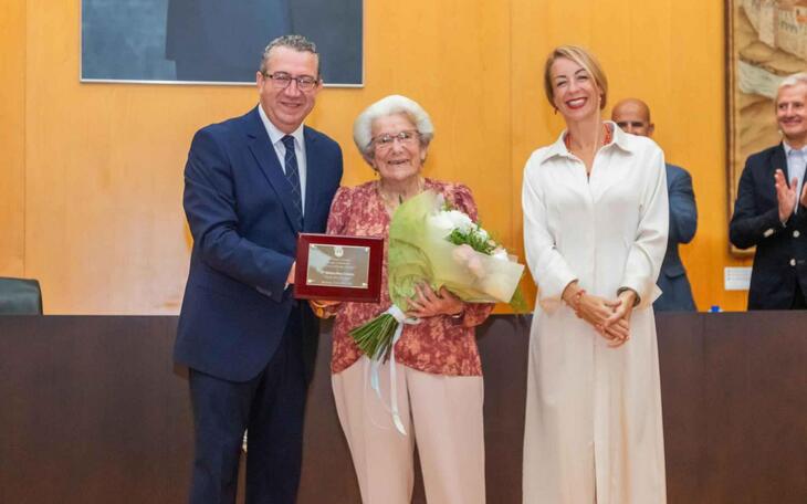 Benidorm entrega el premio ‘Vecino Ejemplar 2023’ a Bárbara Pérez Llinares