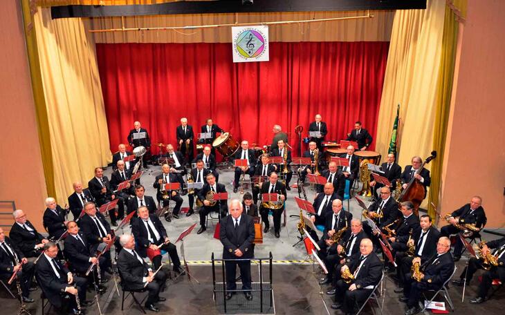 La banda ofrece un concierto en Benidorm.