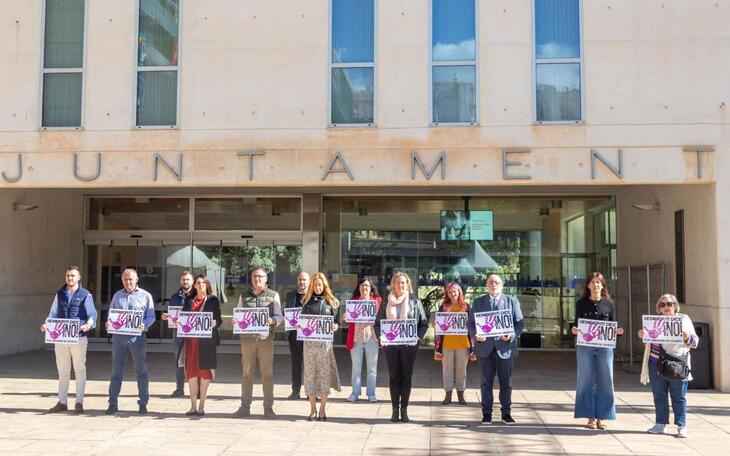 Minuto de silencio contra la violencia de género