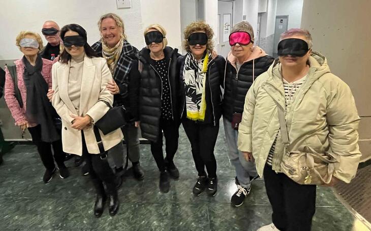 ‘Mi vida gira alrededor de 500 metros’ teatro a ciegas para denunciar la violencia de género