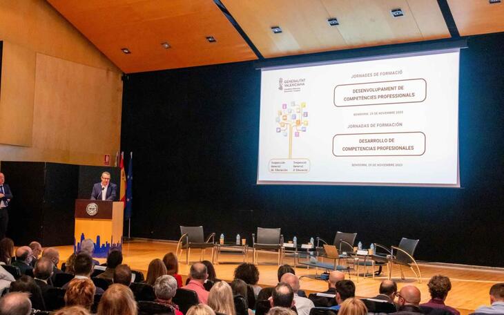 El Ayuntamiento de Benidorm acoge una jornada formativa de inspectores de Educación de toda la Comunidad