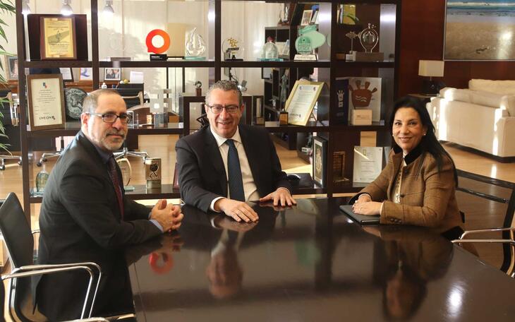 El alcalde recibe a la nueva directiva de Aptur, con la nueva presidenta, Silvia Blasco, a la cabeza 