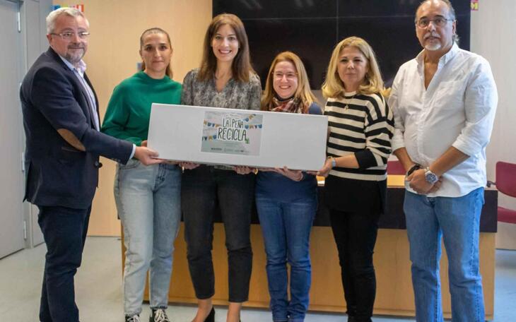 Benidorm y Ecovidrio entregan los premios a las peñas ganadoras de la campaña ‘La peña recicla’ de las pasadas Festes Majors Patronals