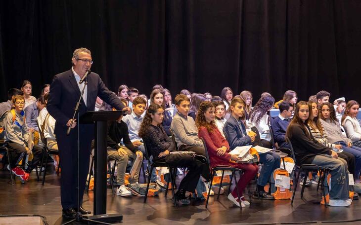 84 estudiantes de Primaria y ESO reciben menciones honoríficas y premios extraordinarios.