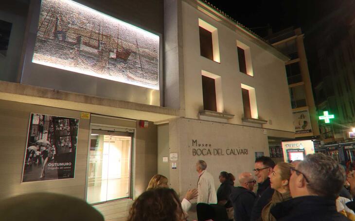 Iluminación del mural de Gastón Castelló