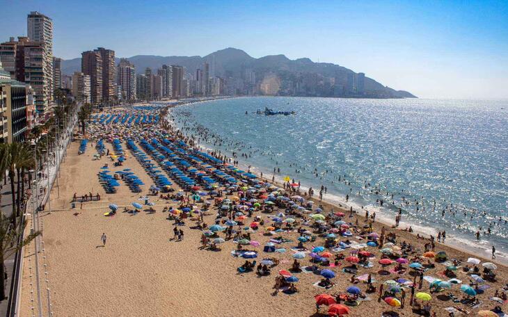 Los trabajos de limpieza en las playas de Benidorm arrojan un balance de 540 toneladas de residuos recogidos en 2023 