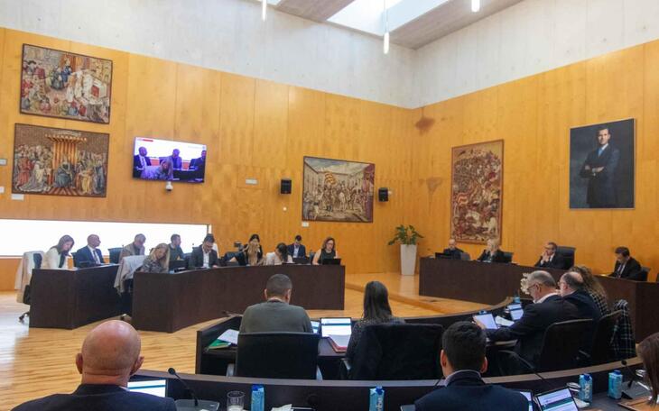 El gobierno local propone a la oposición consensuar las mociones del Día de la Mujer, el apoyo a los agricultores y el centenario de Vicent Andrés Estellés 