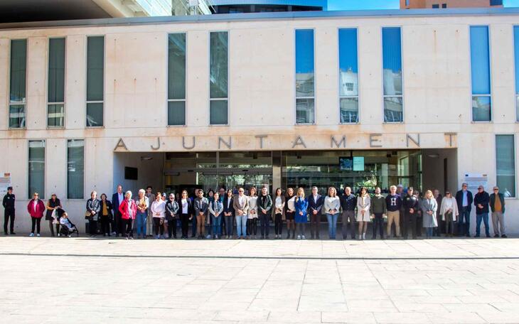 Minuto de silencio en el Ayuntamiento de Benidorm.