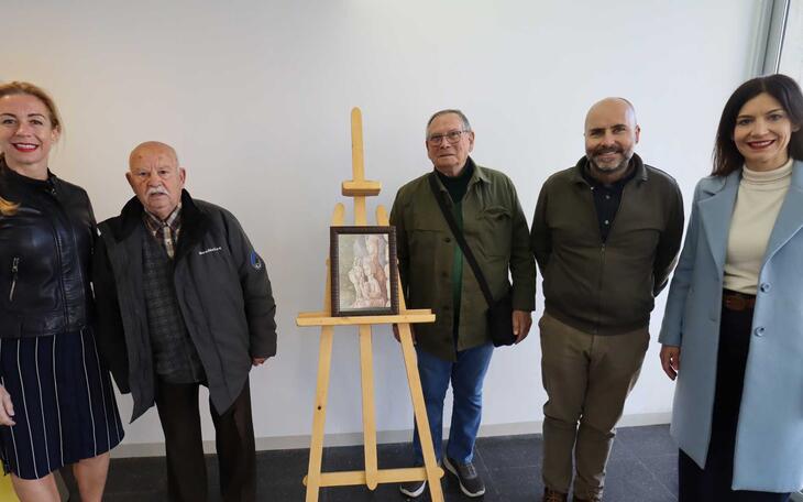 La asociación ‘Amigos de la Ermita de la Virgen del Mar’ dona al Ayuntamiento un cuadro del artista Darío Muñoz  