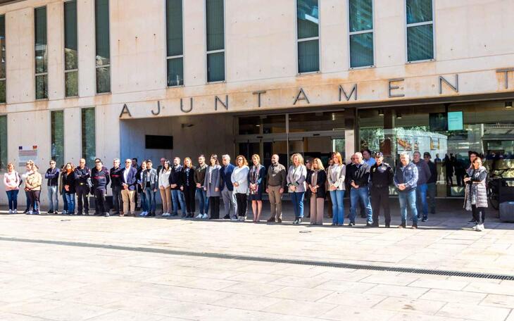 Benidorm guarda un minuto de silencio en memoria de las víctimas en el vigésimo aniversario de los atentados del 11M 