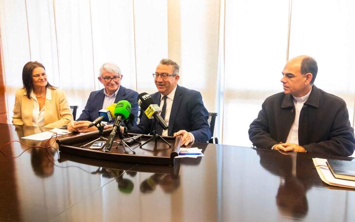 El Rotary Club de Benidorm renueva la cubierta de un asilo para mayores sin hogar de Perú en colaboración con el padre Jaume Benaloy