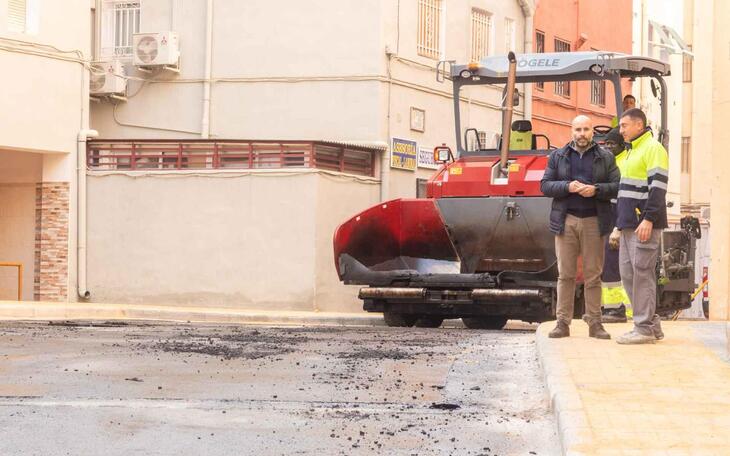 Benidorm inicia el asfaltado de la calle Tordo, que pasará a ser de plataforma única