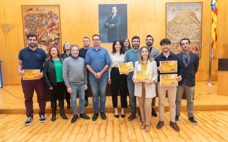 Premiados, participantes y jurado, tras la entrega de premios