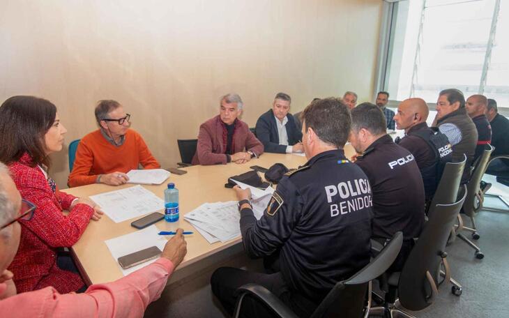 Benidorm refuerza los servicios de limpieza, socorrismo y seguridad en las playas de cara a Semana Santa