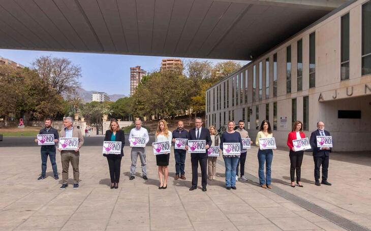 Benidorm expresa su repulsa por los cuatro crímenes machistas confirmados en las últimas horas en nuestro país