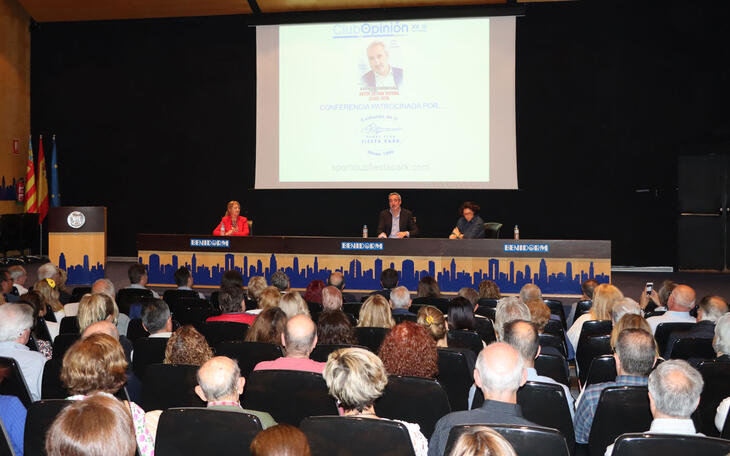 El consultor político Xabier Domínguez expone en Benidorm los ‘Retos de una España (casi) rota’ 