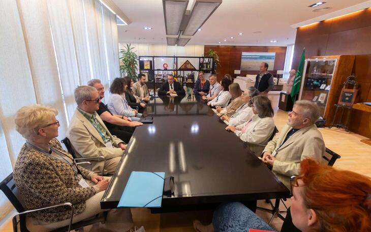 Recepción en el Ayuntamiento a los participantes en el Festival Internacional de Poesía