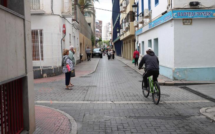 Benidorm inicia las obras de renovación de agua potable y alcantarillado en la calle Pérez Martorell