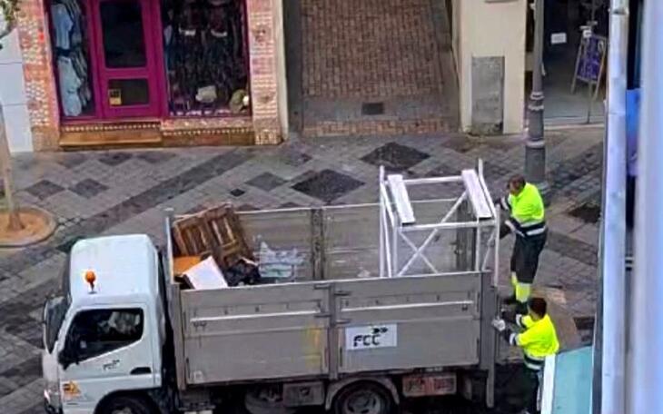 El PSOE critica que la empresa de la basura realice tareas propias de los servicios técnicos municipales
