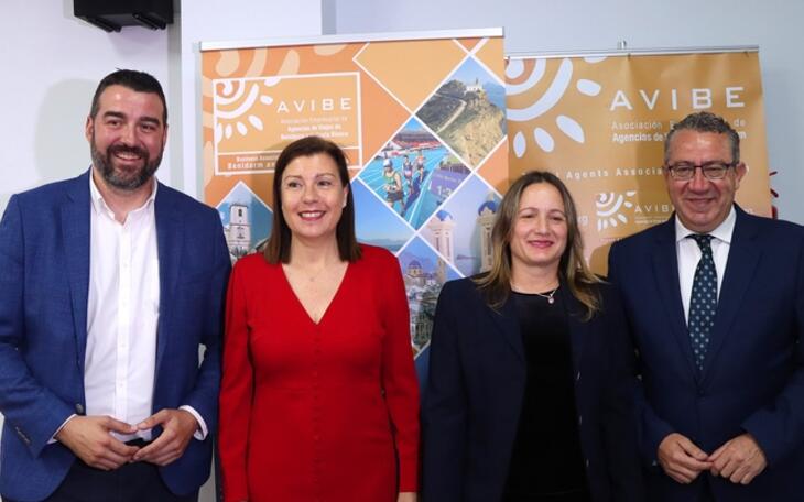 El alcalde defiende el papel de las agencias de viaje de Benidorm como mecanismo de ‘turismofilia’