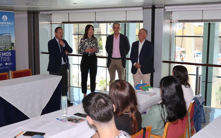 Benidorm y la Cámara de Comercio realizan un curso para formar a jóvenes en Asistencia en hoteles 