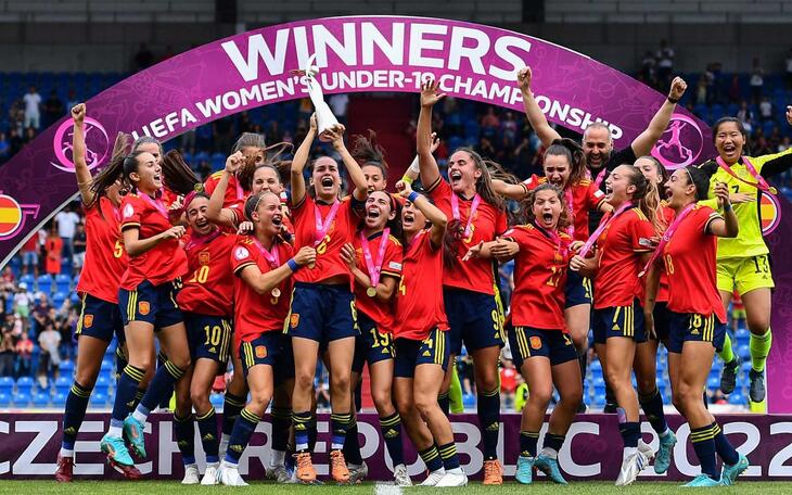 La selección española femenina sub 19 de fútbol prepara en Benidorm el Campeonato de Europa con dos encuentros amistosos