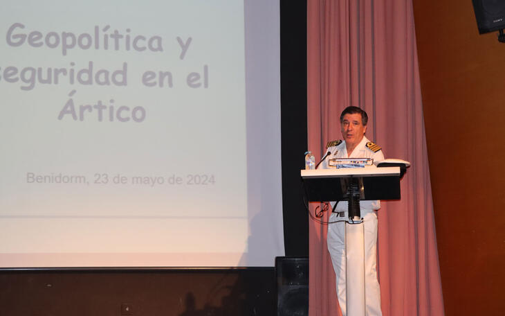 El capitán de navío Abel Romero diserta en Benidorm sobre la ‘Geopolítica y seguridad en el Ártico’  